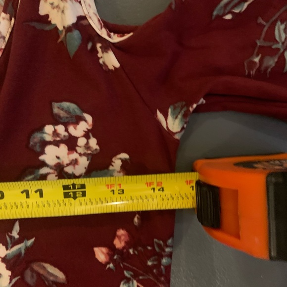 Rue 21 super cute floral red shirt, - Picture 6 of 8